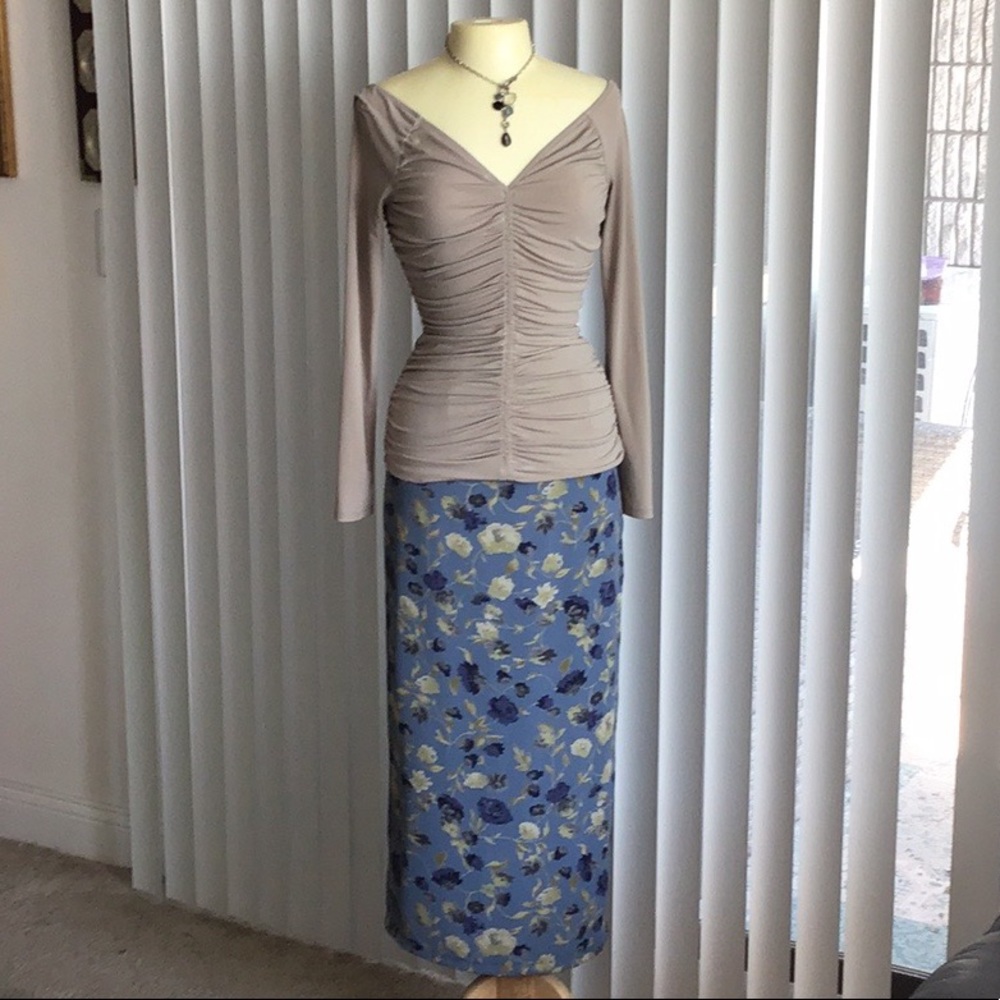 Full Outfit! WORKING 9-5! GUESS top and skirt!